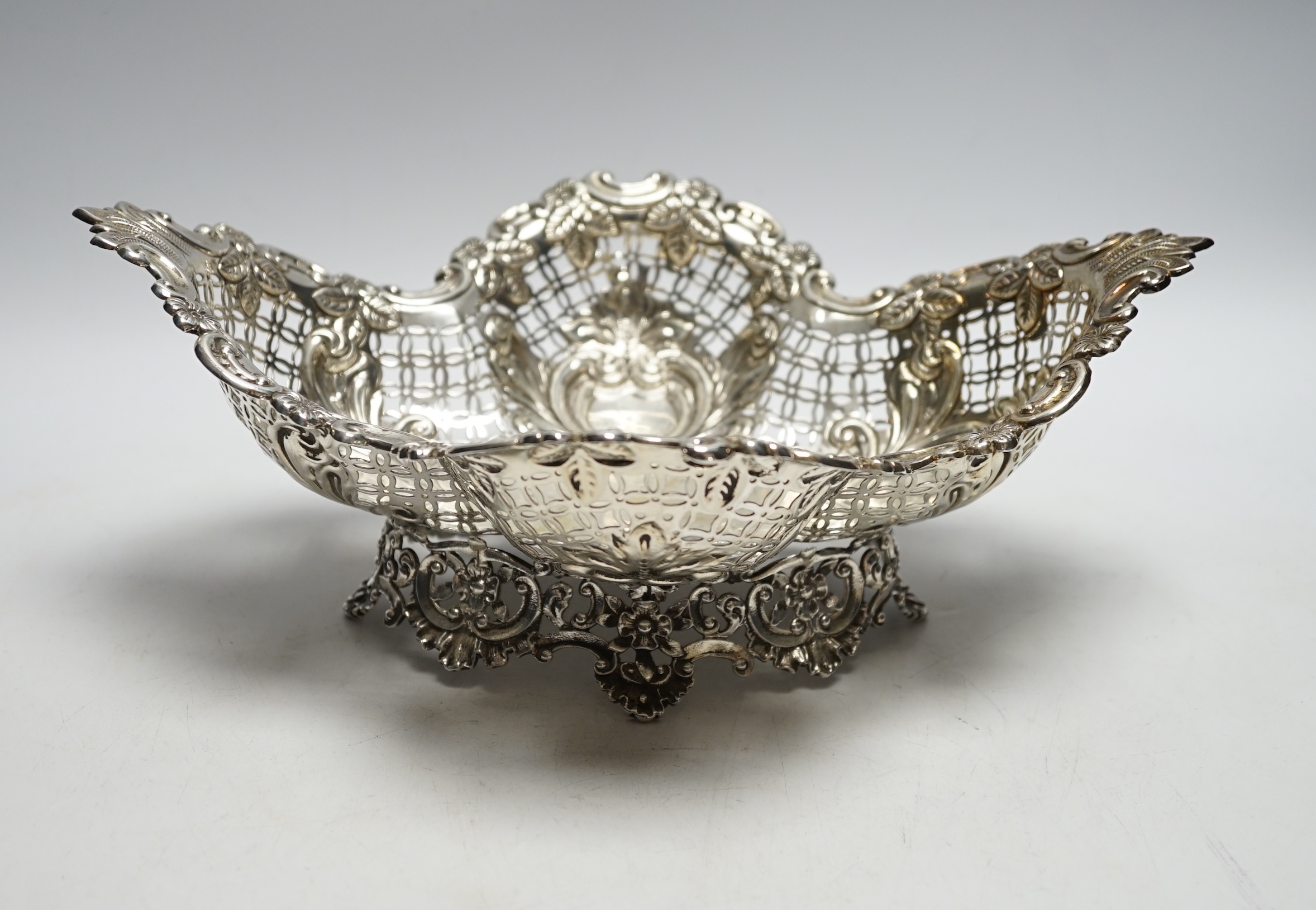 A late Victorian pierced silver oval fruit bowl, James Dixon & Sons, Sheffield, 1900, length 30.5cm, 19.4oz.
